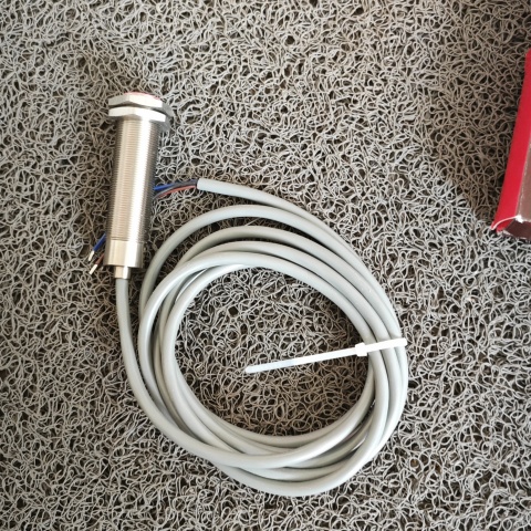 接近開關(guān)IB180150 24VDC (7)