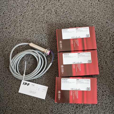 接近開關(guān)IB180150 24VDC (2)