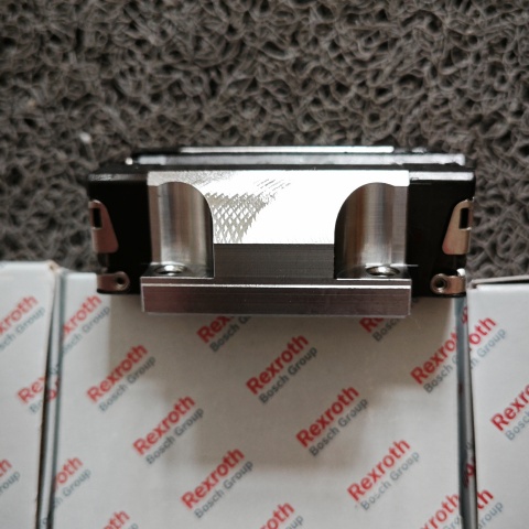 導軌滑塊R165181322 (1)