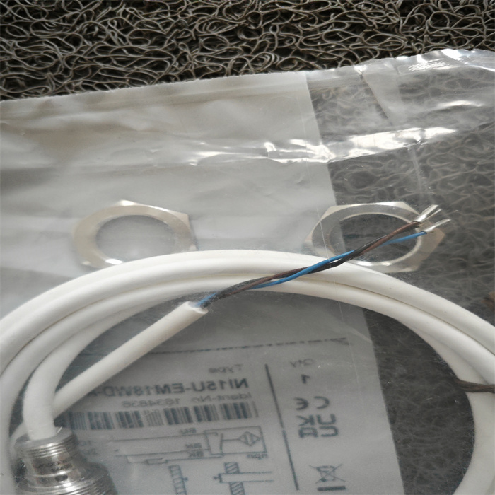 接近開關(guān)NI15U-EM18WD-AN6X (4)